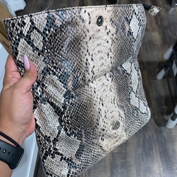 Animal print envelope wallet clutch - Picture 2 of 6